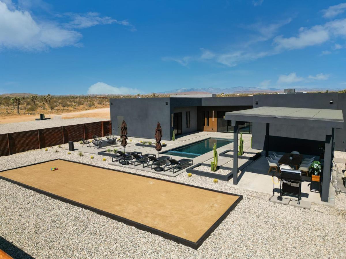 Black C House Джошуа Три Екстериор снимка